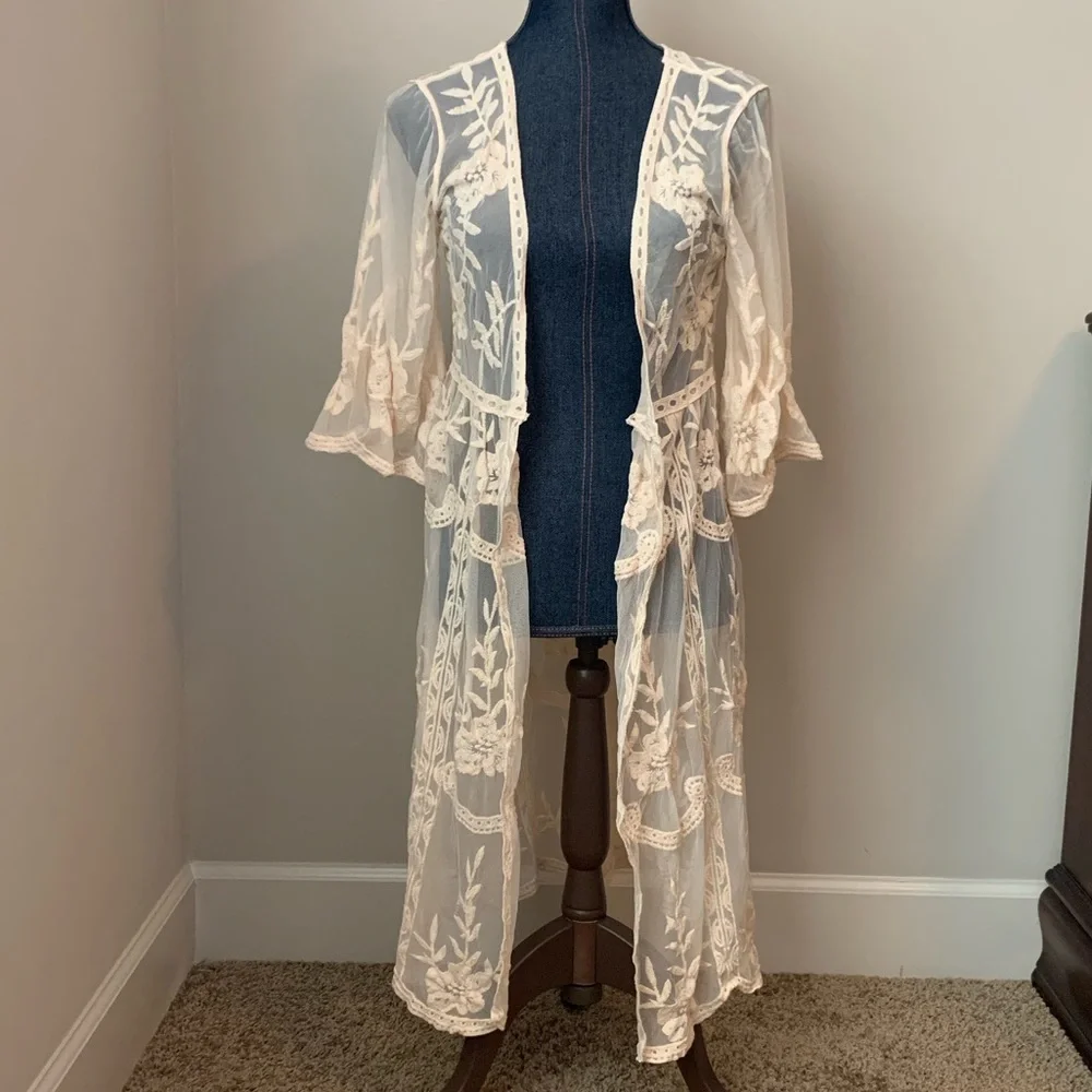VICI Lace Kimono - Picture 2 of 8